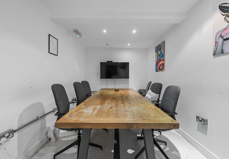 3a2edcabf6dd61705e7dd8d9c1ecda3a olbc24holywelllane17 768x533