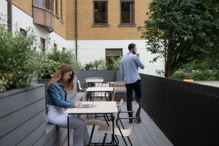 Clockwise Southampton Photography Lifestyle Working Terrace 02 800x533 1 768x512