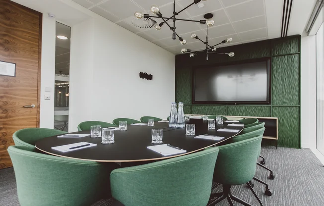 Orega Stockley Park Meeting Room1 website 1258x800 1
