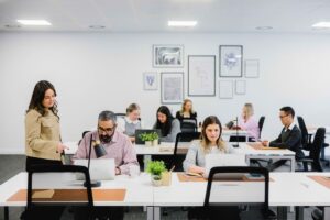 OregaGracechurchStreet LargeOffice WithPeople CloseUp4 300x200