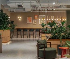 UNCOMMON HIgh Holborn web 8 642x534 1 300x250