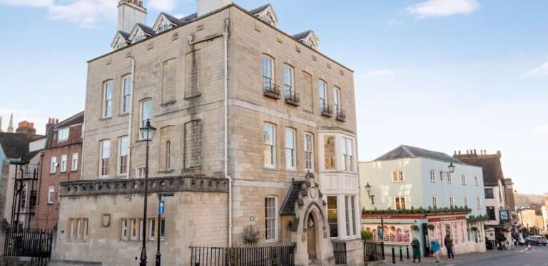 castle hill house castle gates grace withers 768x374