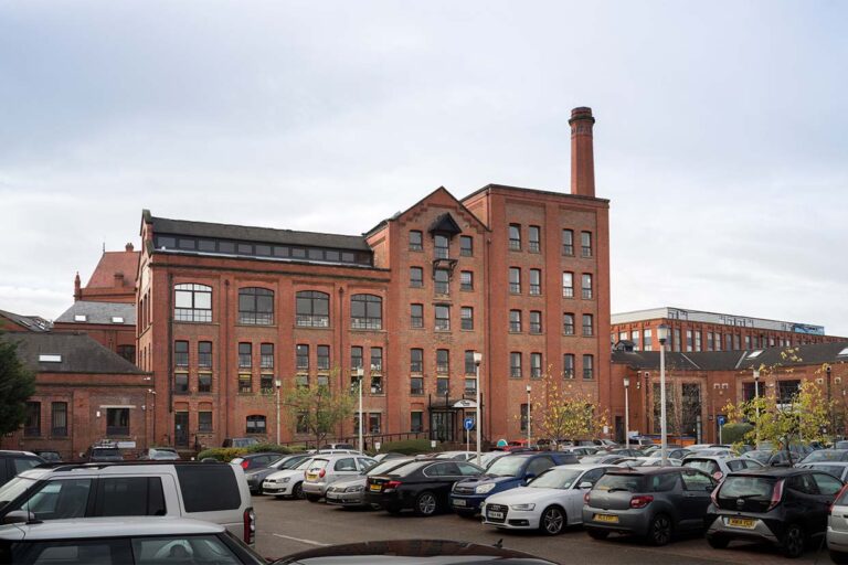 manchester old trafford building 768x512