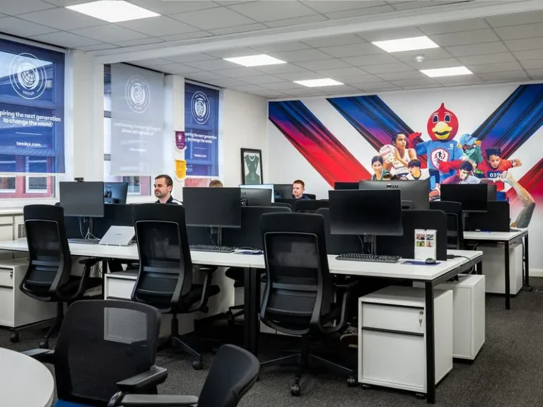 69c6bd3d5aee6f51ee0e3b90 Office 4 L p 800 768x576