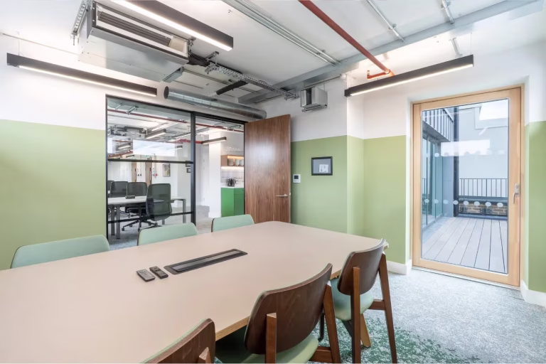 68f2199a24896e6d680b2086 Runway East Borough High Street Self contained meeting room 768x512