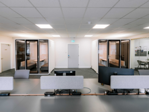 Hot desks 1 4499d114edd6ecdcbaf338397f01a9eb 300x225