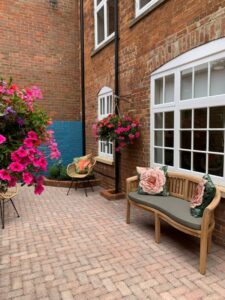 OX9 Thame Courtyard 600x800 1 225x300