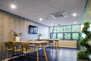 Serviced Office Classic England Hampshire 8 Barnes Wallis Road arena fareham lancaster court communal 300x200