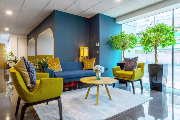 Serviced Office Classic England Southampton 19 Threefield Lane arena southampton threefield house lounge 02 768x512