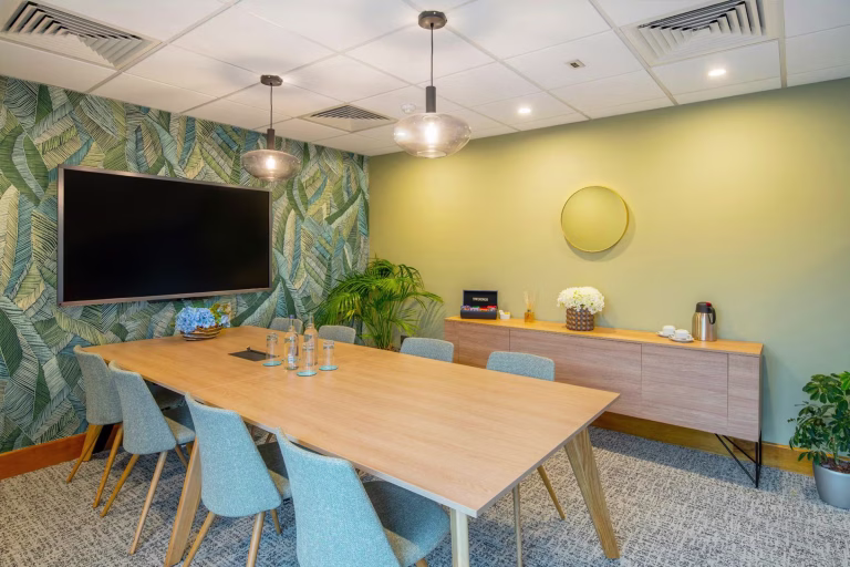 Serviced Office Classic Poole Poole Holyrood Close arena poole holyrood meeting room 768x512