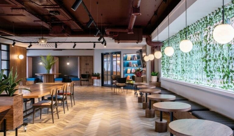 features modern office space 768x448